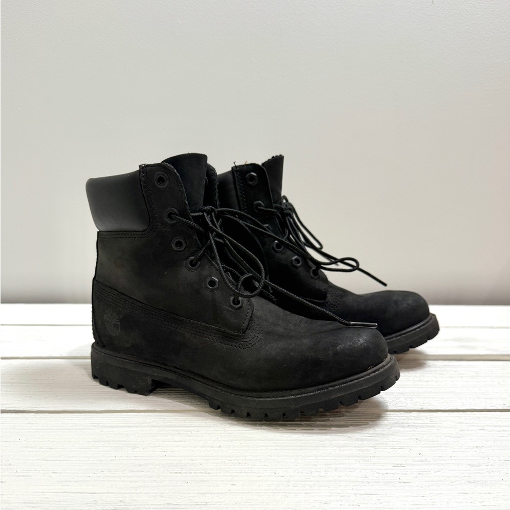 Timberland 6” Premium Lace-up Flat Boot Size 7